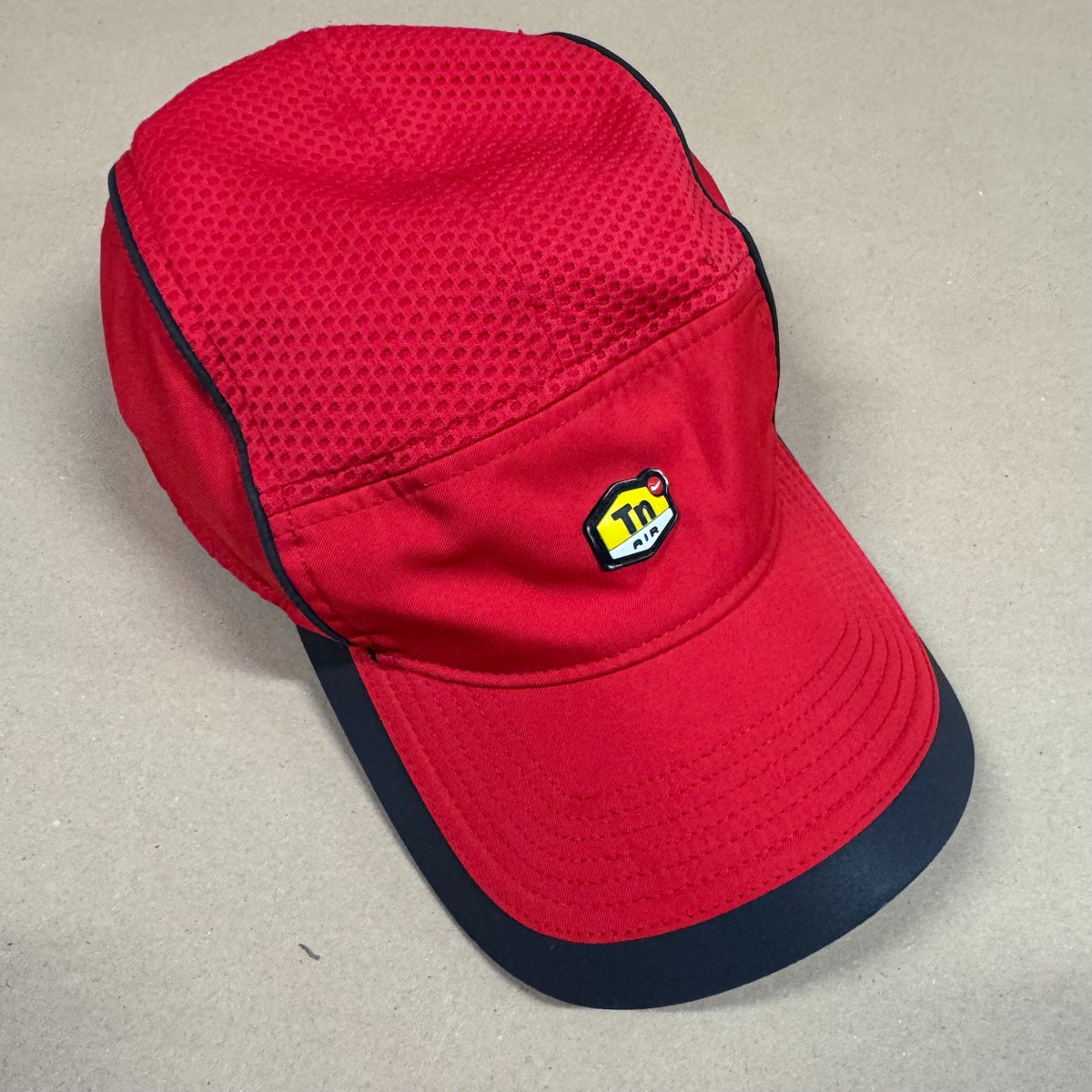 Nike Tn Hat Aerobill AW84 red – Close-up 1