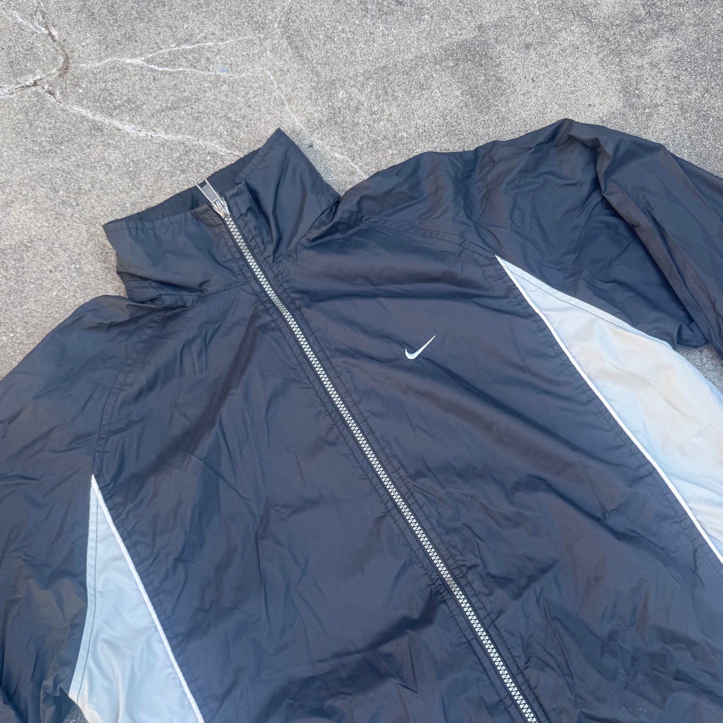 Nike vintage 90s black rain jacket – Close-up 1