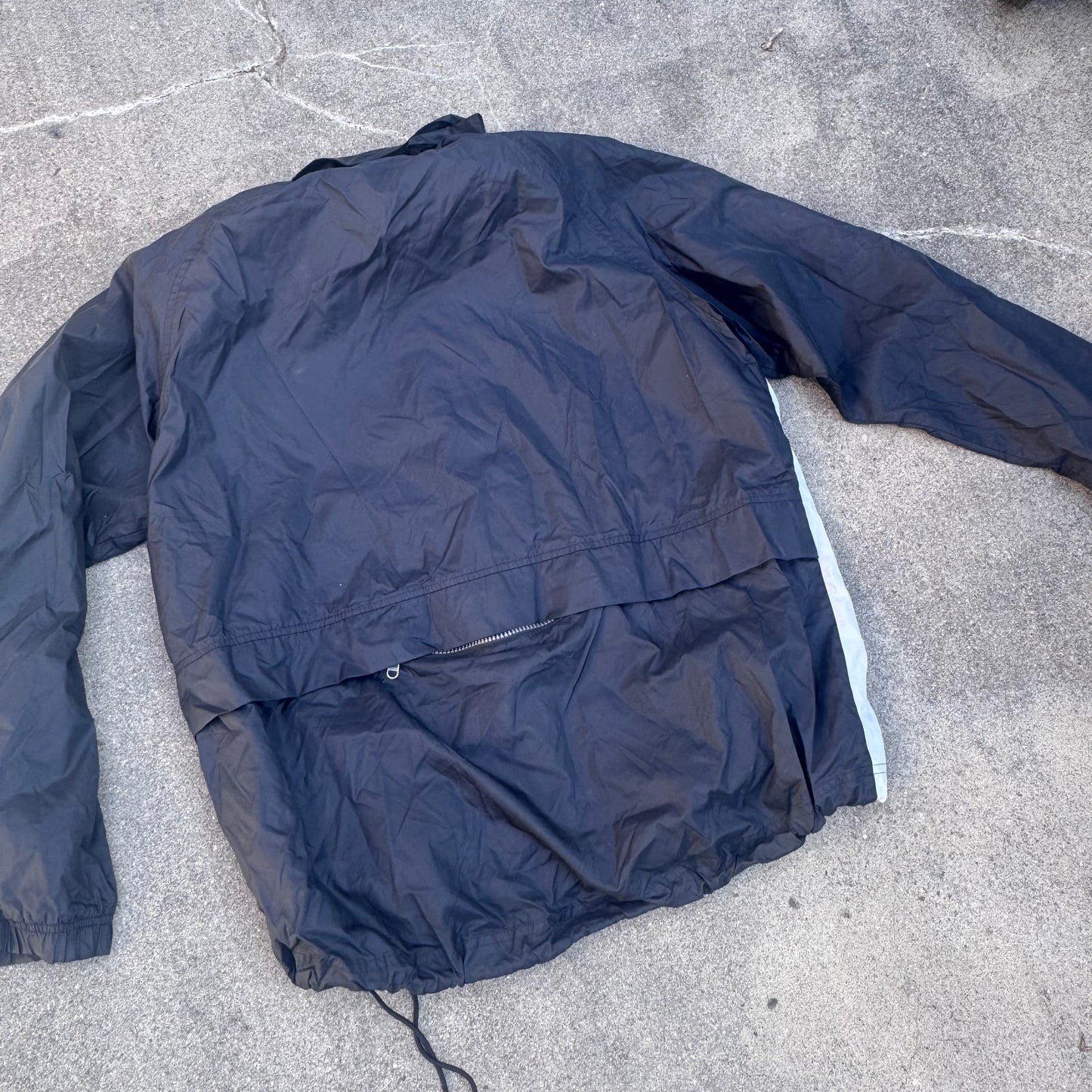 Nike vintage 90s black rain jacket – Close-up 4