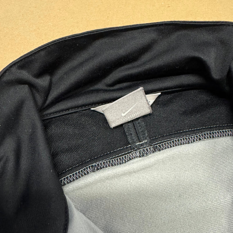 Detailansicht: Sourced limited accessories and clothes Nike vintage 90s grey track jacket – Logo, Nähte oder Material