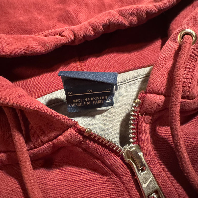 Detailansicht: Sourced limited accessories and clothes Nike vintage burgundy zip-up hoodie – Logo, Nähte oder Material