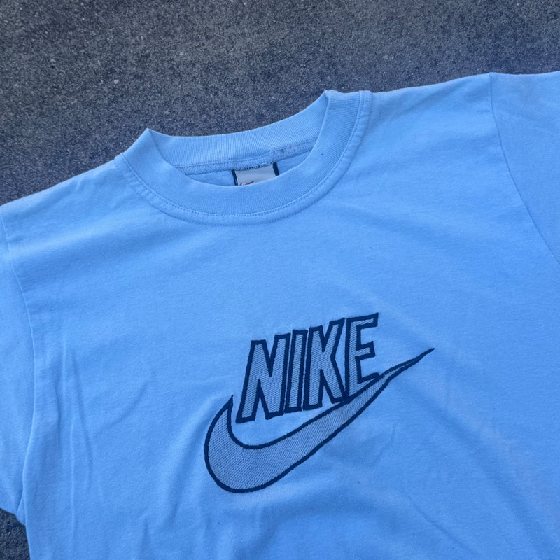 Detailansicht: Sourced limited accessories and clothes Nike vintage sky blue T-shirt – Logo, Nähte oder Material