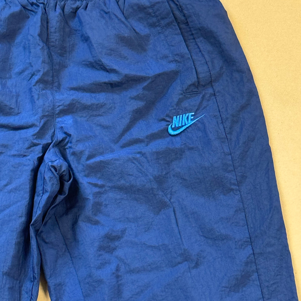 Nike Vintage track pants – Close-up 1