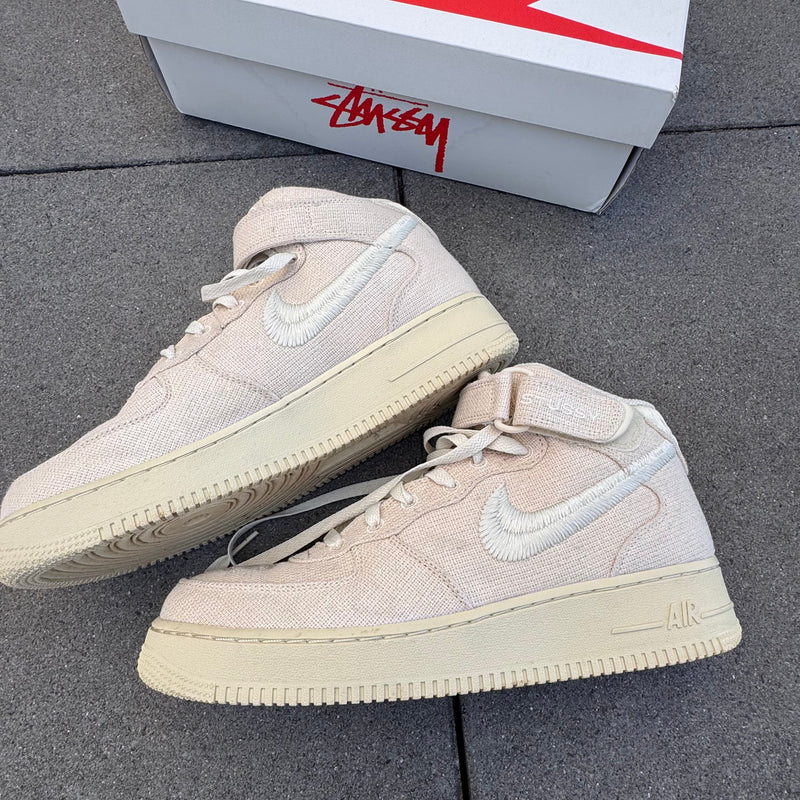 Detailansicht: Sourced limited accessories and clothes Nike x Stüssy Air Force 1 Mid sneakers – Logo, Nähte oder Material