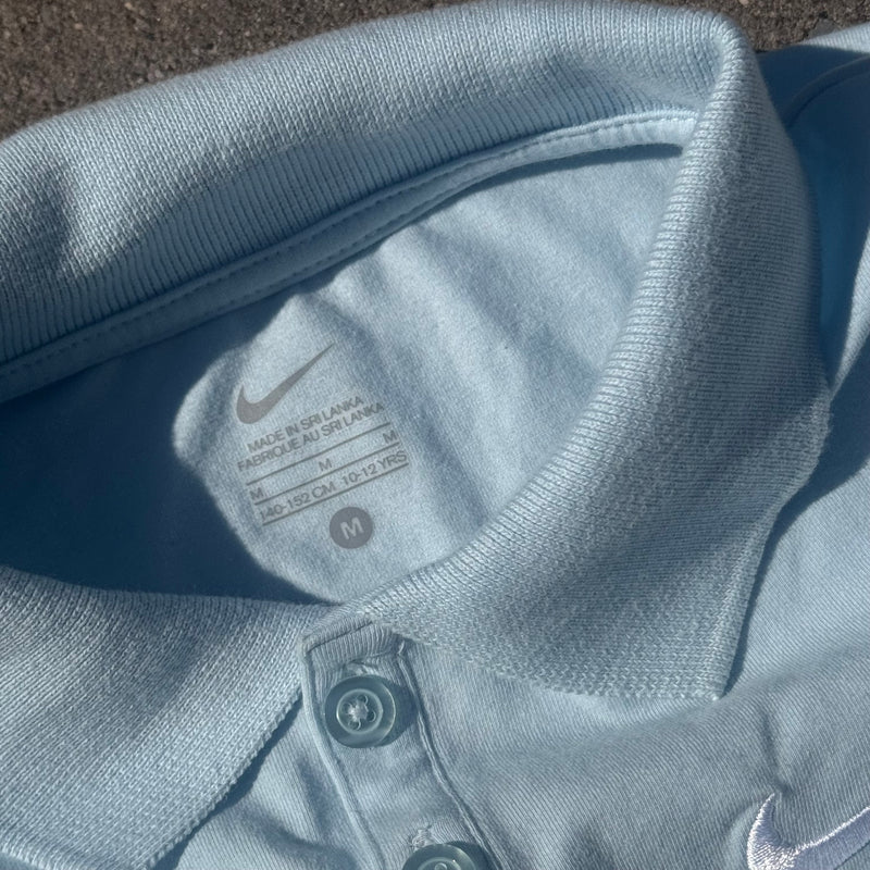 Detailansicht: Sourced limited accessories and clothes Nike Y2K women's baby blue summer polo – Logo, Nähte oder Material