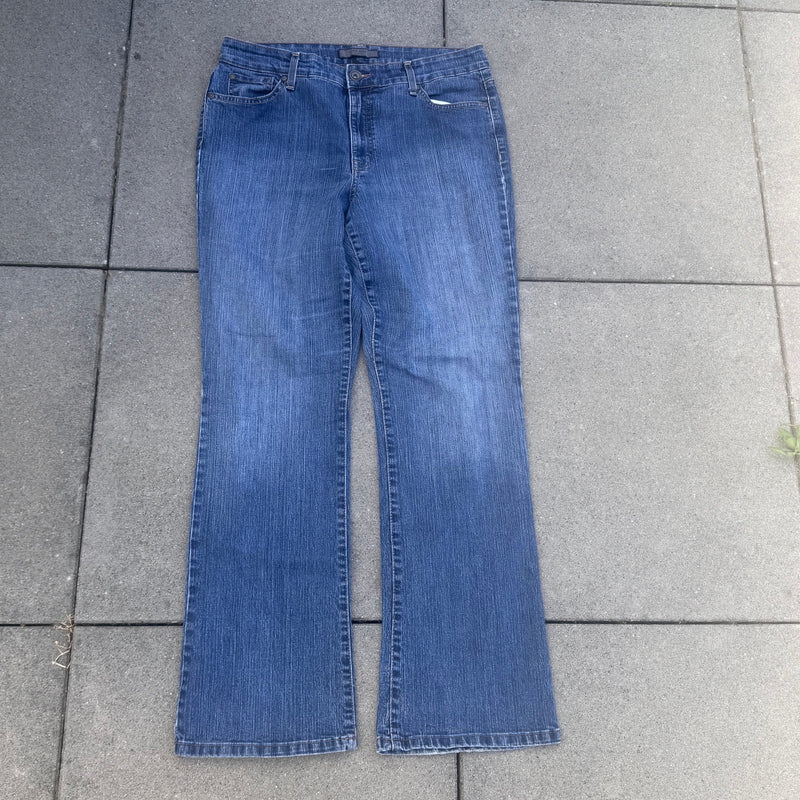 Detailansicht: Sourced limited accessories and clothes Nine West bootcut y2k embroidered jeans – Logo, Nähte oder Material