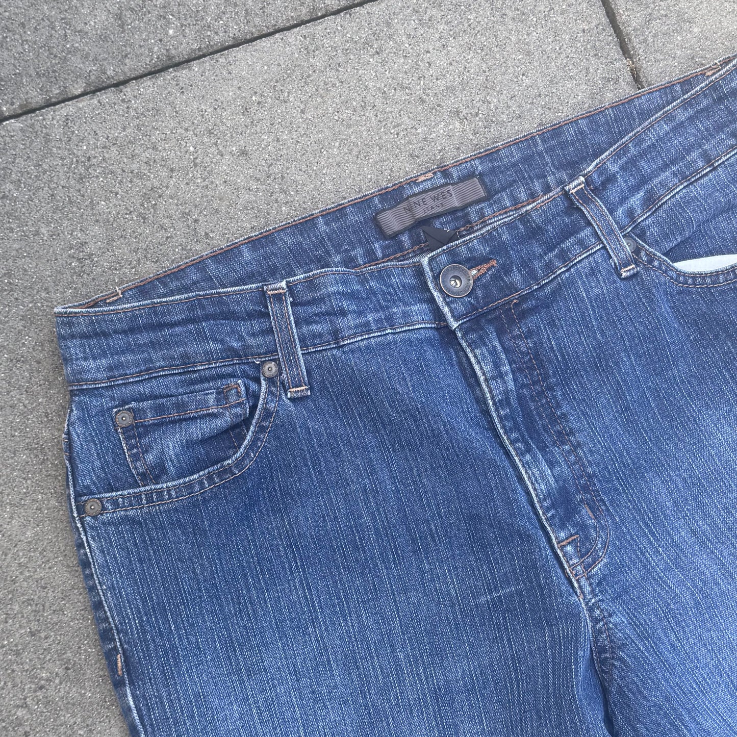 Nine West bootcut y2k embroidered jeans – Close-up 4
