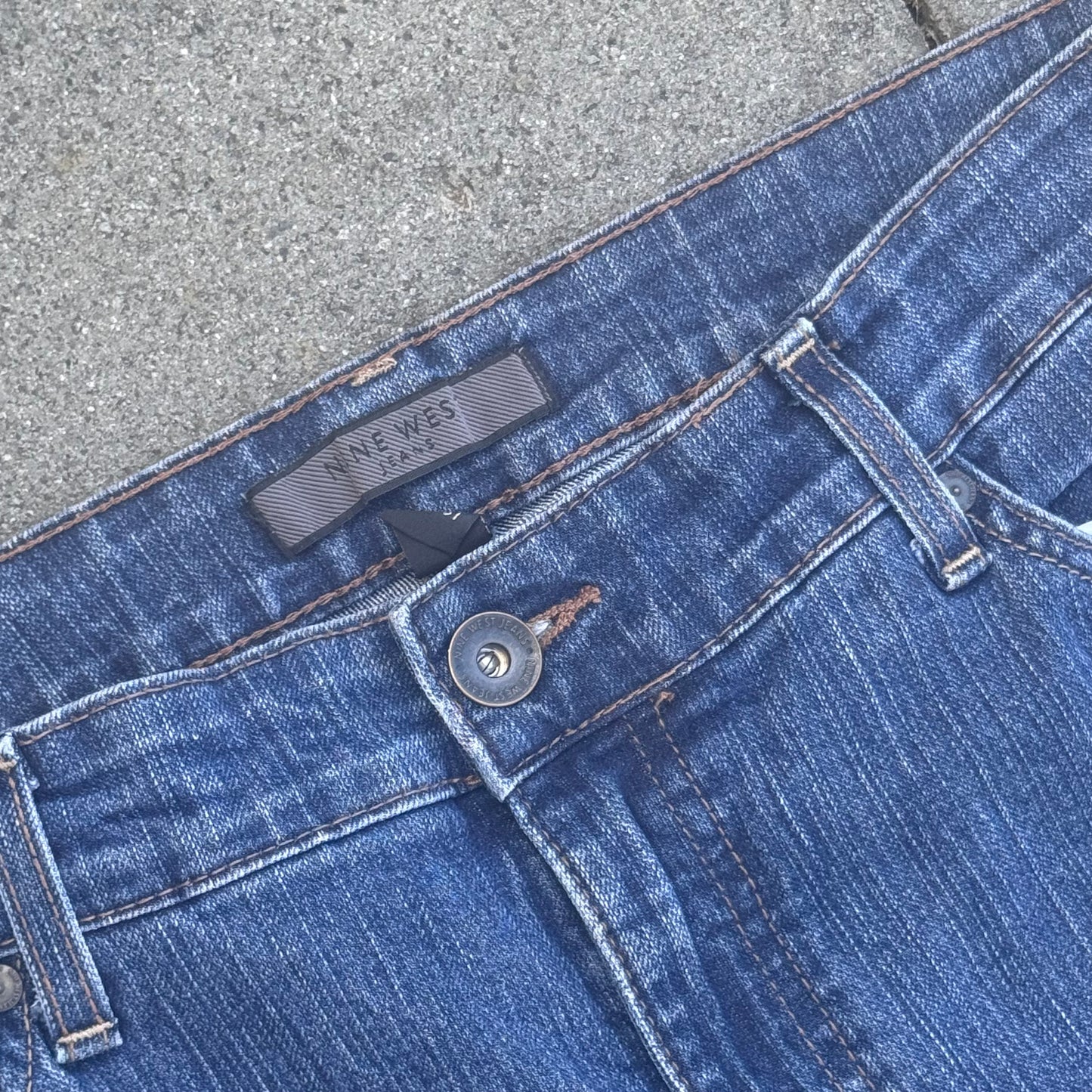 Nine West bootcut y2k embroidered jeans – Close-up 5