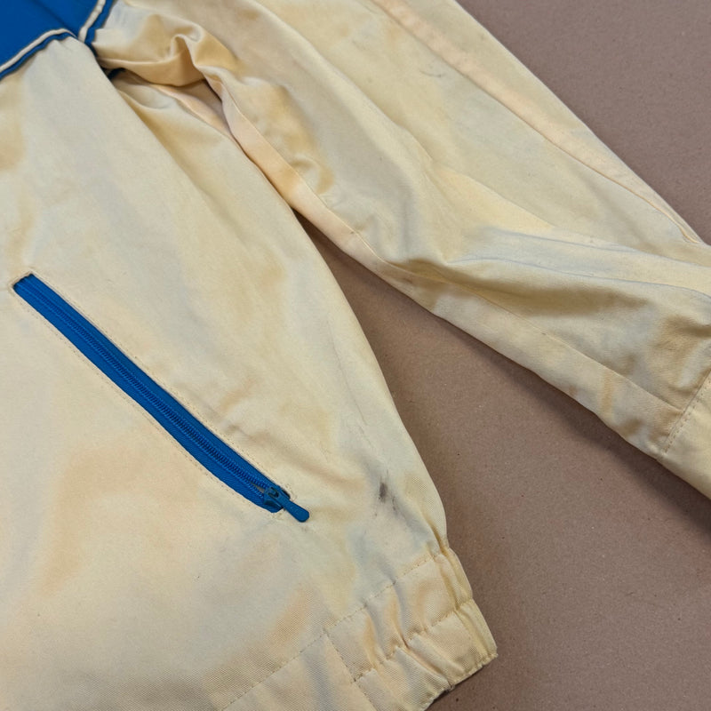 Detailansicht: Sourced limited accessories and clothes Original vintage 80s Flaps jacket – Logo, Nähte oder Material