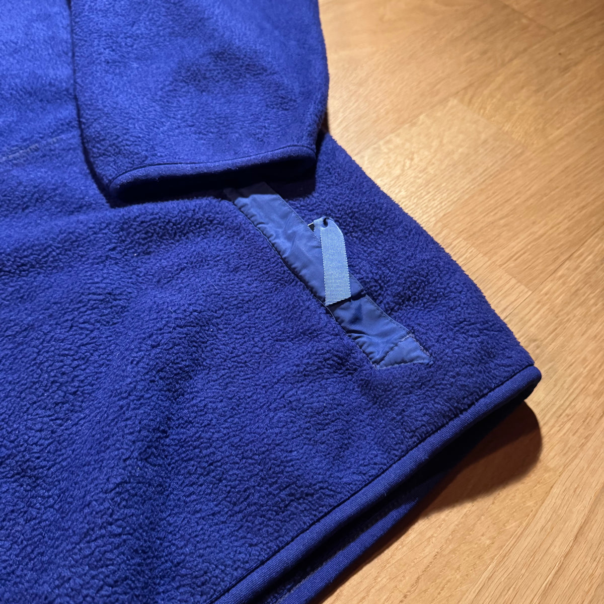 Patagonia purple fleece jacket – Close-up 2