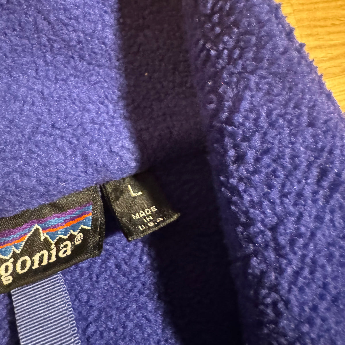 Patagonia purple fleece jacket – Close-up 3