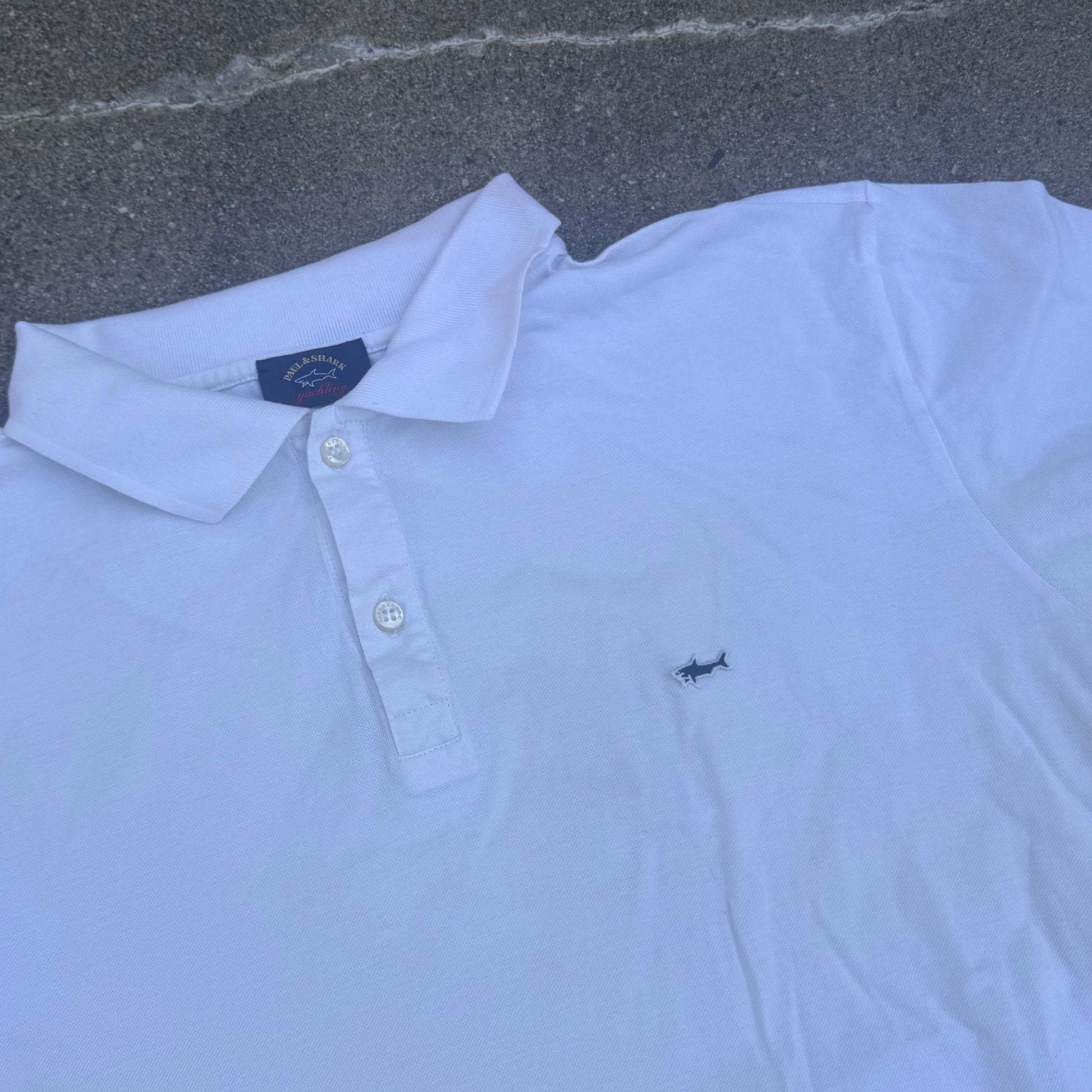 Paul & Shark classic white poloshirt – Close-up 1