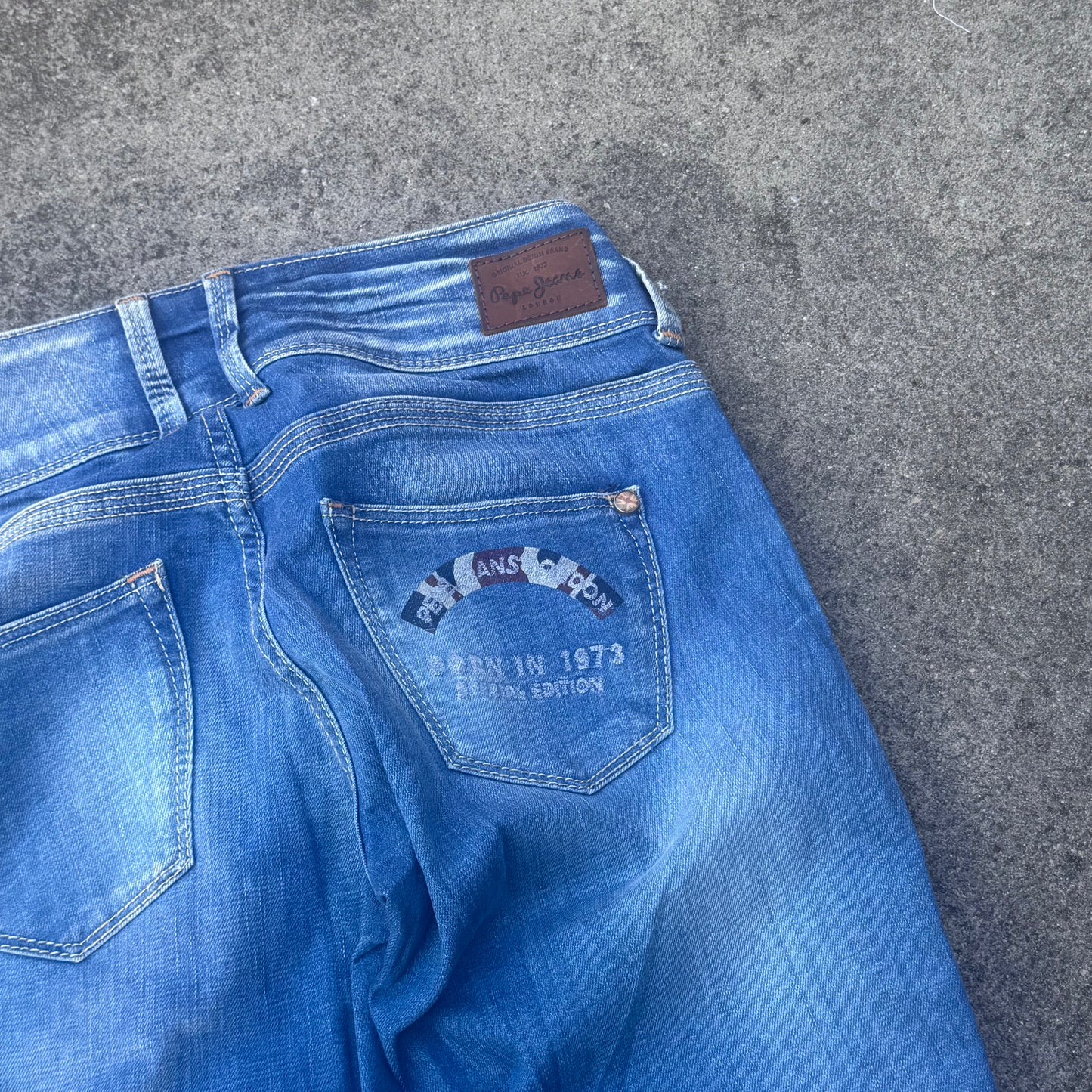 Pepe Jeans bootcut y2k regular waist jeans – Close-up 1