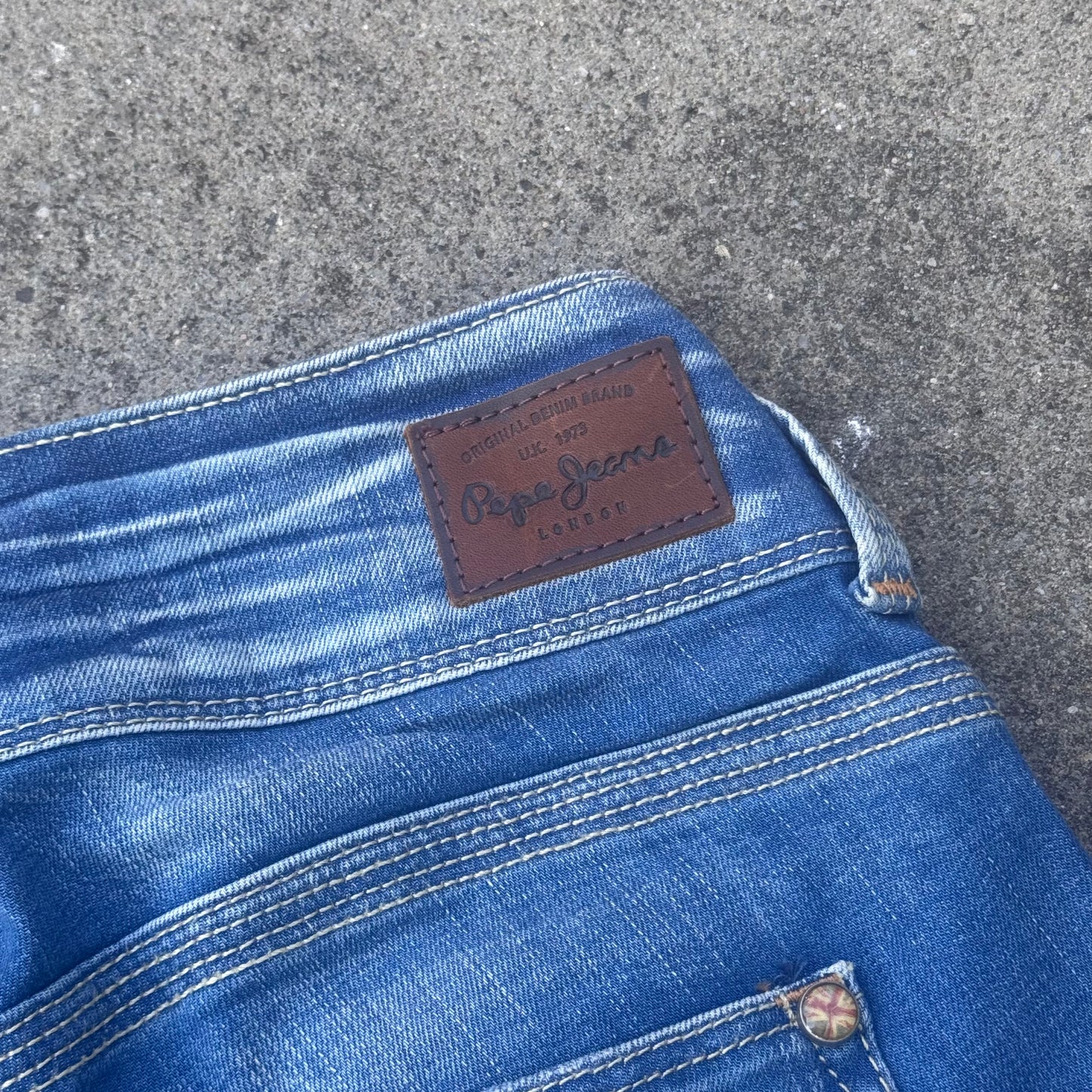 Pepe Jeans bootcut y2k regular waist jeans – Close-up 2