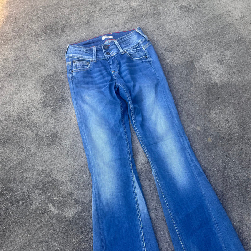 Detailansicht: Sourced limited accessories and clothes Pepe Jeans bootcut y2k regular waist jeans – Logo, Nähte oder Material
