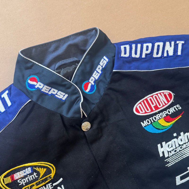 Detailansicht: Sourced limited accessories and clothes Pepsi Streetwear 00s retro racing jacket – Logo, Nähte oder Material