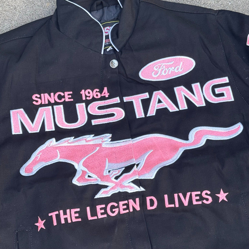Detailansicht: Sourced limited accessories and clothes Ford Mustang streetwear 00s racing jacket – Logo, Nähte oder Material