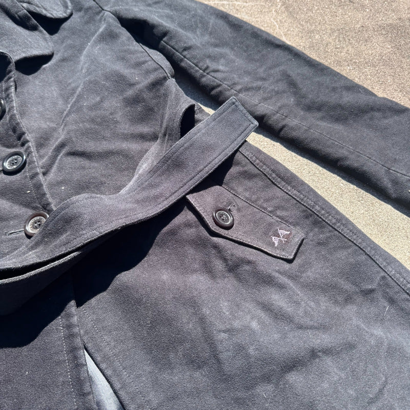 Detailansicht: Sourced limited accessories and clothes Thomas Burberry vintage black coat – Logo, Nähte oder Material