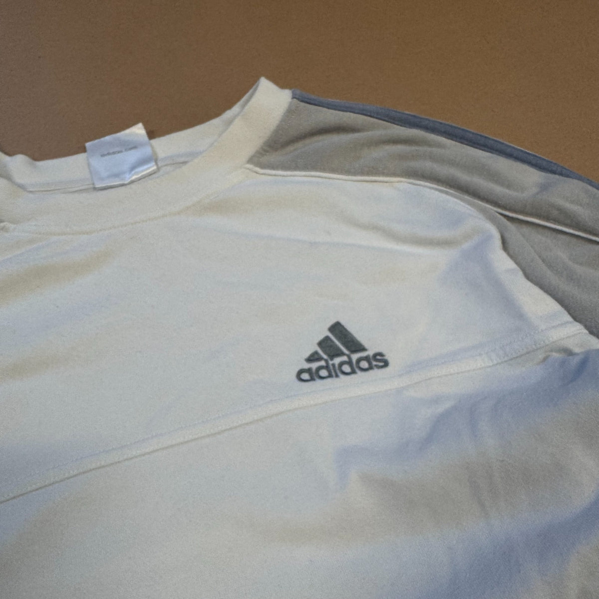 Adidas streetwear 00s white sweatshirt