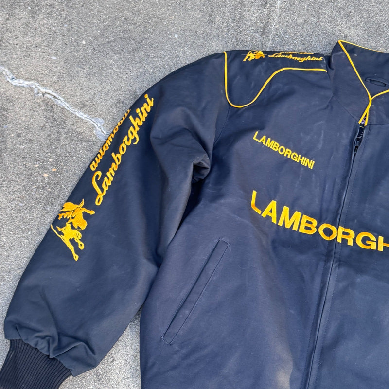 Detailansicht: Sourced limited accessories and clothes Lamborghini streetwear 00s racing – Logo, Nähte oder Material