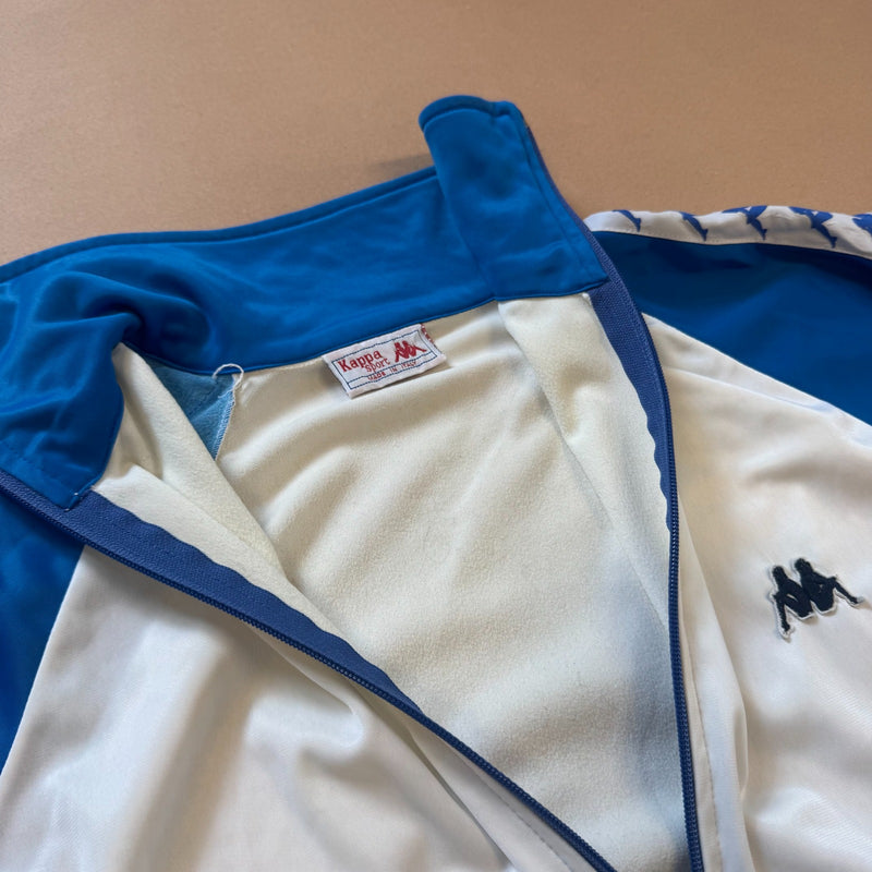 Detailansicht: Sourced limited accessories and clothes Kappa streetwear 00s white track jacket – Logo, Nähte oder Material