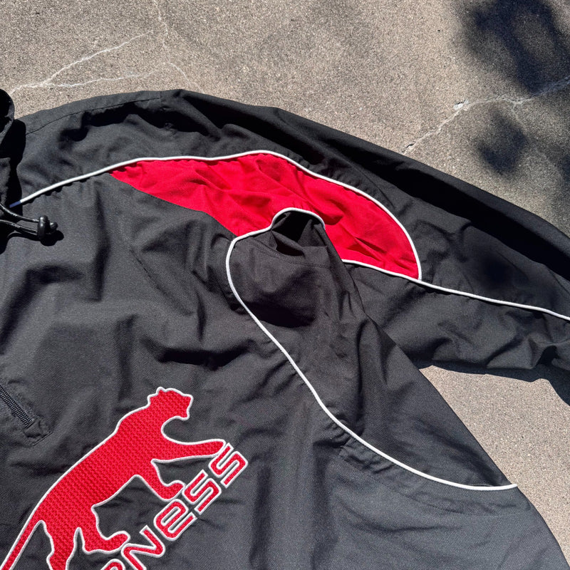 Detailansicht: Sourced limited accessories and clothes Airness streetwear 00s black raincoat – Logo, Nähte oder Material