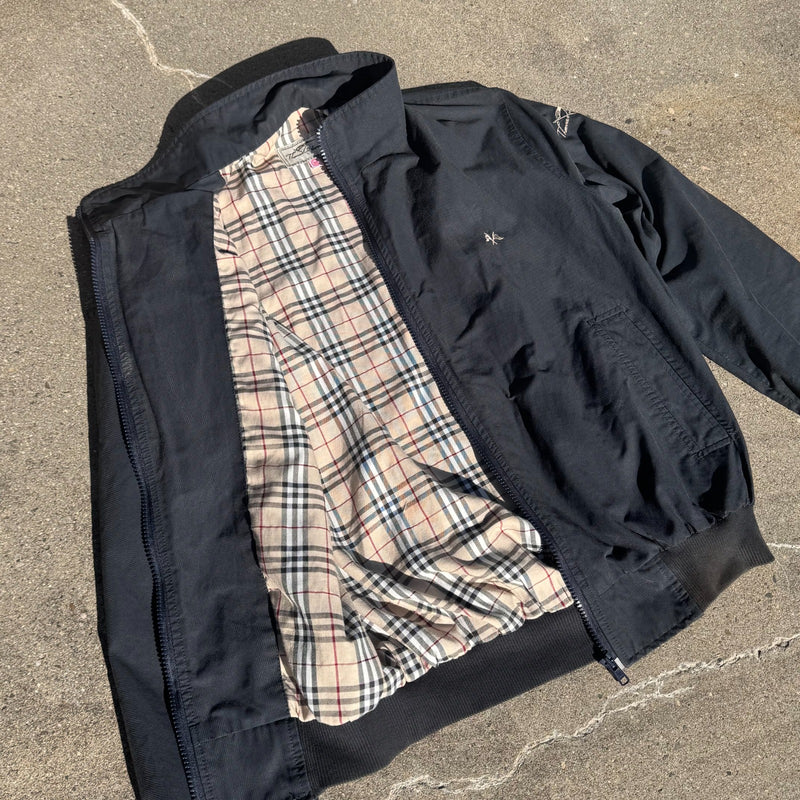 Detailansicht: Sourced limited accessories and clothes Thomas Burberry vintage Harrington jacket – Logo, Nähte oder Material