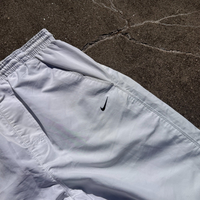 Detailansicht: Sourced limited accessories and clothes Nike Tennis vintage white track pants – Logo, Nähte oder Material