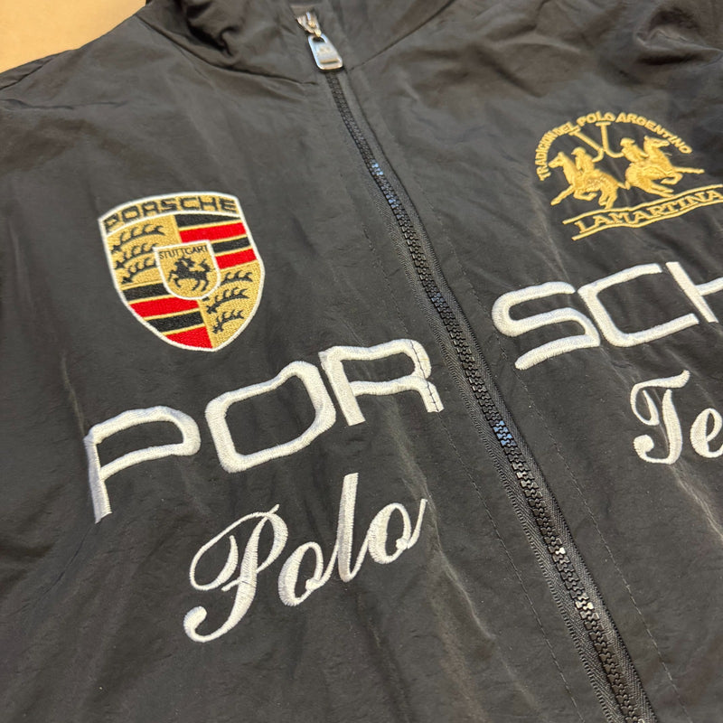 Detailansicht: Sourced limited accessories and clothes La Martina Porsche 2008 black rain jacket – Logo, Nähte oder Material