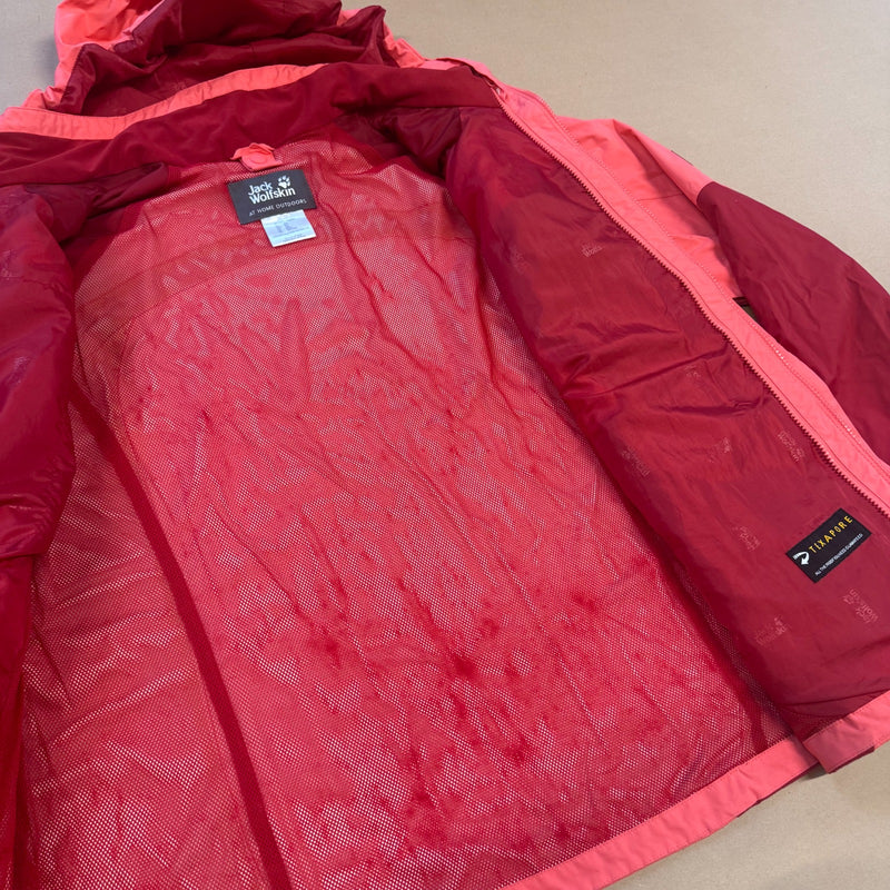 Detailansicht: Sourced limited accessories and clothes Jack Wolfskin pink rain-protective jacket – Logo, Nähte oder Material