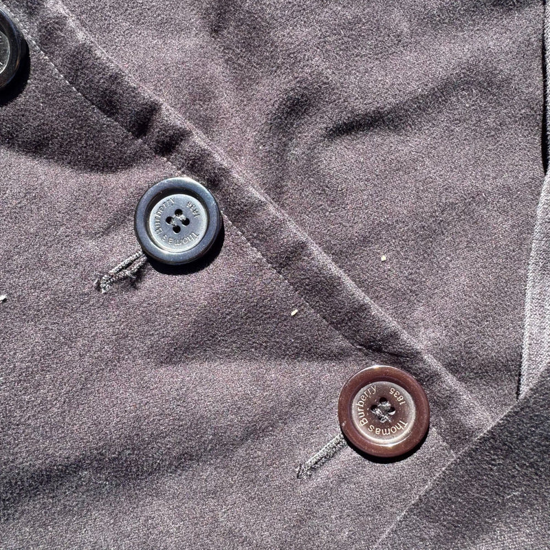 Detailansicht: Sourced limited accessories and clothes Thomas Burberry vintage black coat – Logo, Nähte oder Material