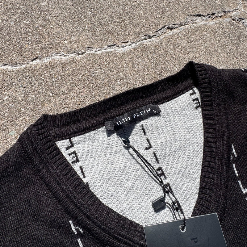 Detailansicht: Sourced limited accessories and clothes Philipp Plein monogram black V-neck sweater – Logo, Nähte oder Material