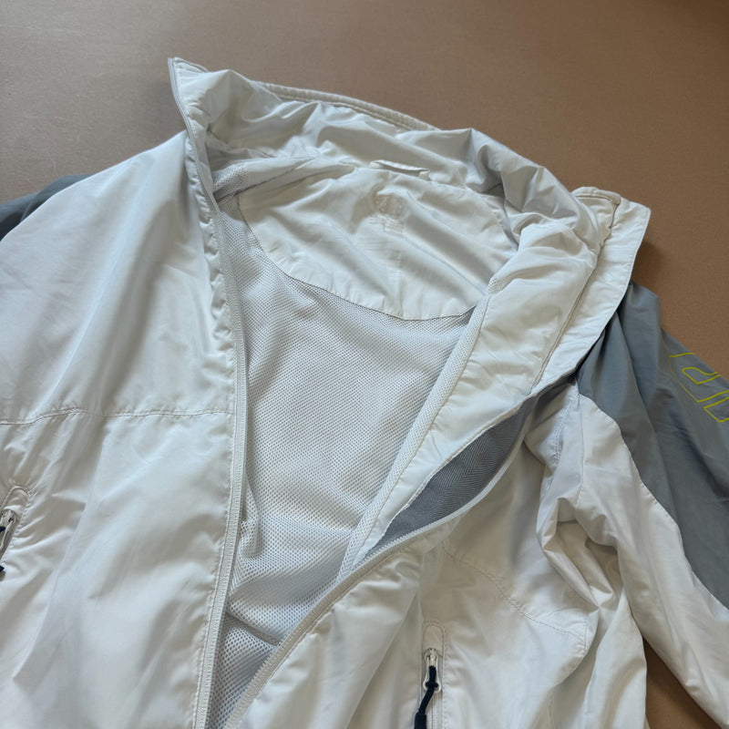 Detailansicht: Sourced limited accessories and clothes Nike Air athletic white track jacket – Logo, Nähte oder Material