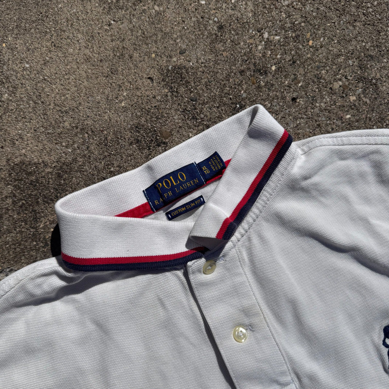 Detailansicht: Sourced limited accessories and clothes Ralph Lauren Big Pony USA white polo shirt – Logo, Nähte oder Material