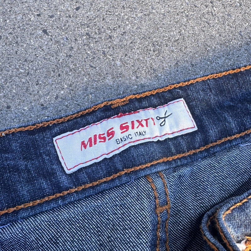 Detailansicht: Sourced limited accessories and clothes Miss Sixty bootcut wide leg jean – Logo, Nähte oder Material