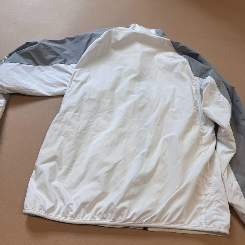 Detailansicht: Sourced limited accessories and clothes Nike Air athletic white track jacket – Logo, Nähte oder Material