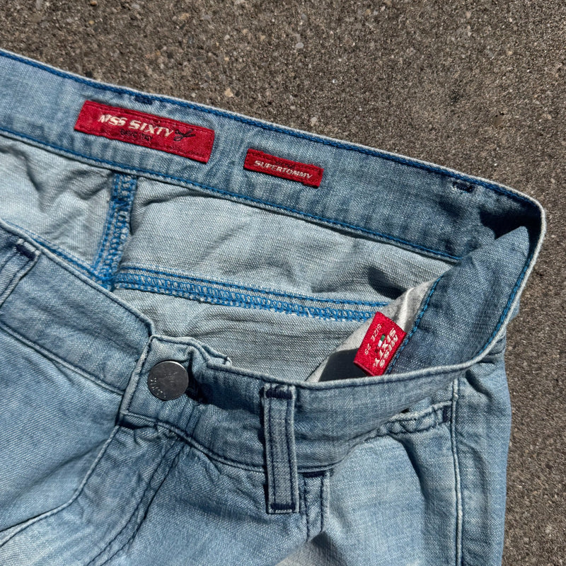 Detailansicht: Sourced limited accessories and clothes Miss Sixty wide leg Supertommy light jeans – Logo, Nähte oder Material