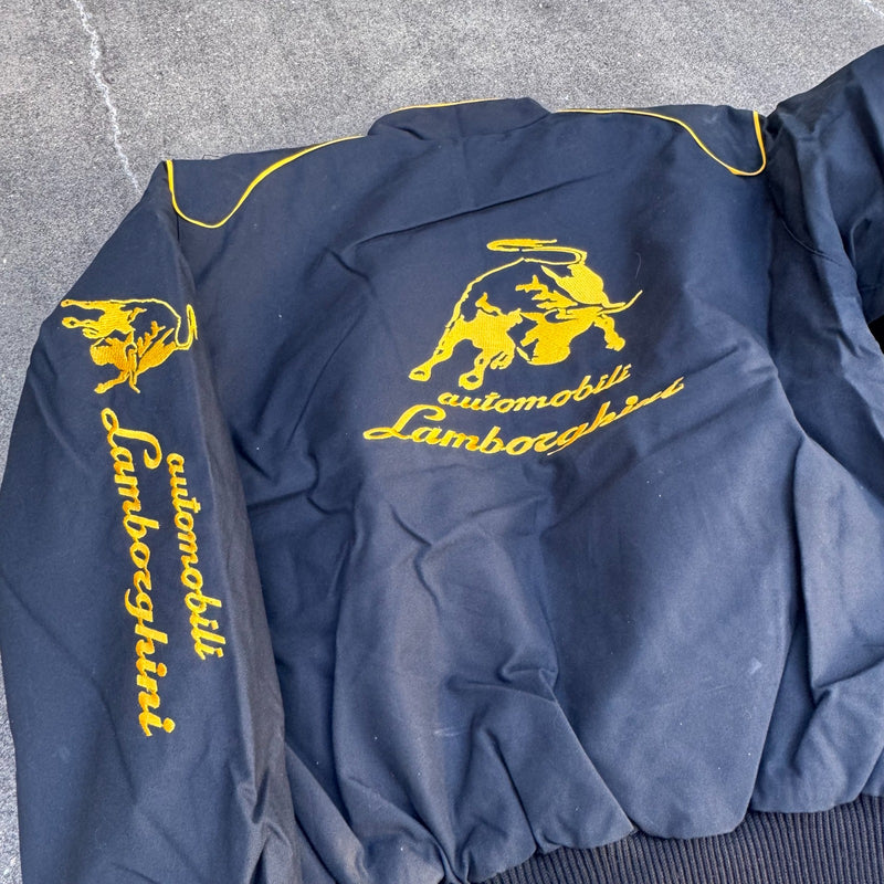 Detailansicht: Sourced limited accessories and clothes Lamborghini streetwear 00s racing – Logo, Nähte oder Material