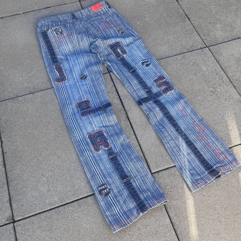 Detailansicht: Sourced limited accessories and clothes Pepe Jeans Y2K bootcut embroidered designer jeans – Logo, Nähte oder Material
