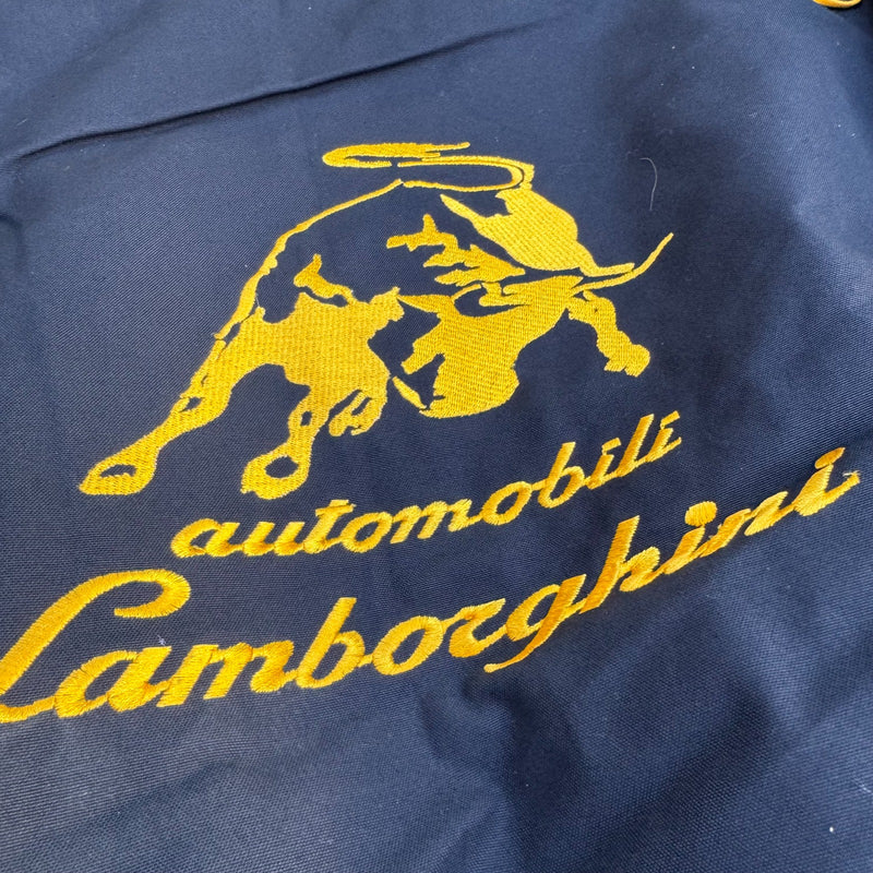 Detailansicht: Sourced limited accessories and clothes Lamborghini streetwear 00s racing – Logo, Nähte oder Material