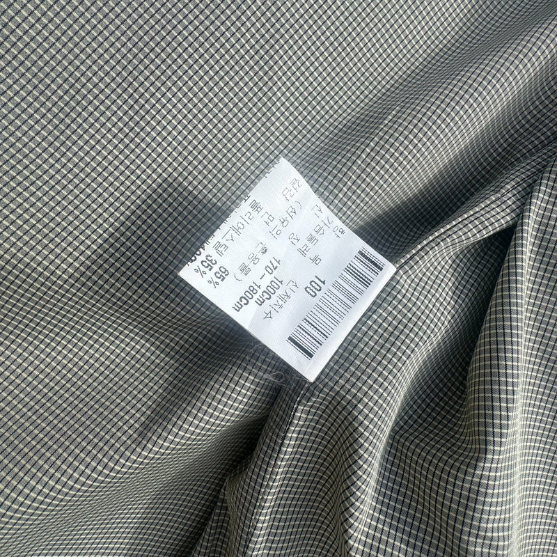 Detailansicht: Sourced limited accessories and clothes Yves Saint Laurent vintage cream raincoat – Logo, Nähte oder Material