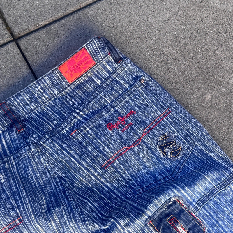 Detailansicht: Sourced limited accessories and clothes Pepe Jeans Y2K bootcut embroidered designer jeans – Logo, Nähte oder Material