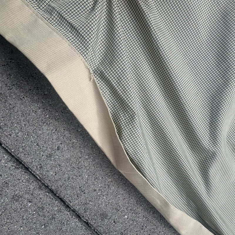 Detailansicht: Sourced limited accessories and clothes Yves Saint Laurent vintage cream raincoat – Logo, Nähte oder Material