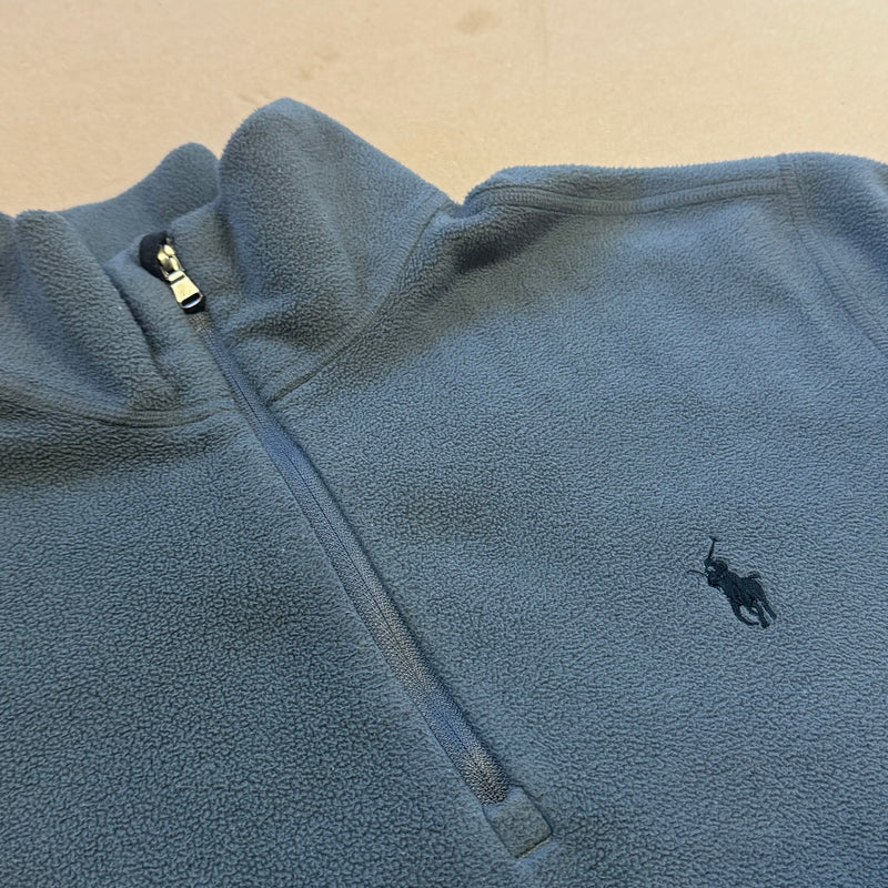 Detailansicht: Sourced limited accessories and clothes Polo Ralph Lauren performance grey fleece – Logo, Nähte oder Material