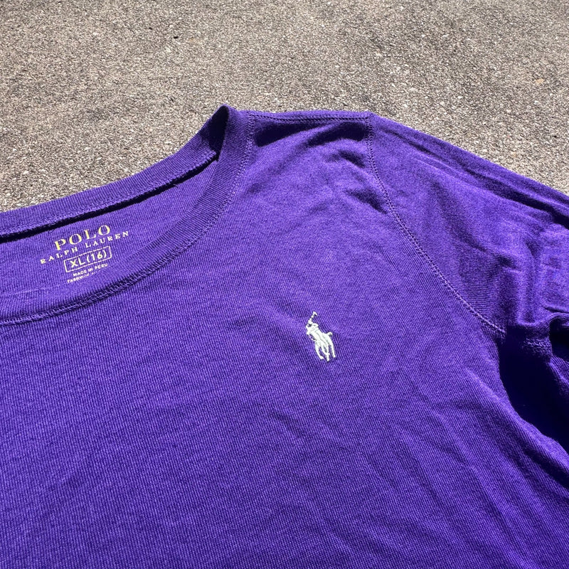 Detailansicht: Sourced limited accessories and clothes Polo Ralph Lauren purple longsleeve T-shirt – Logo, Nähte oder Material