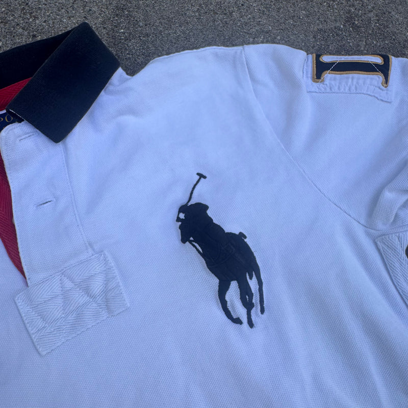 Detailansicht: Sourced limited accessories and clothes Polo Ralph Lauren Snow Challenge white poloshirt – Logo, Nähte oder Material
