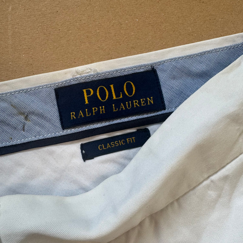 Detailansicht: Sourced limited accessories and clothes Polo Ralph Lauren white summer chinos – Logo, Nähte oder Material