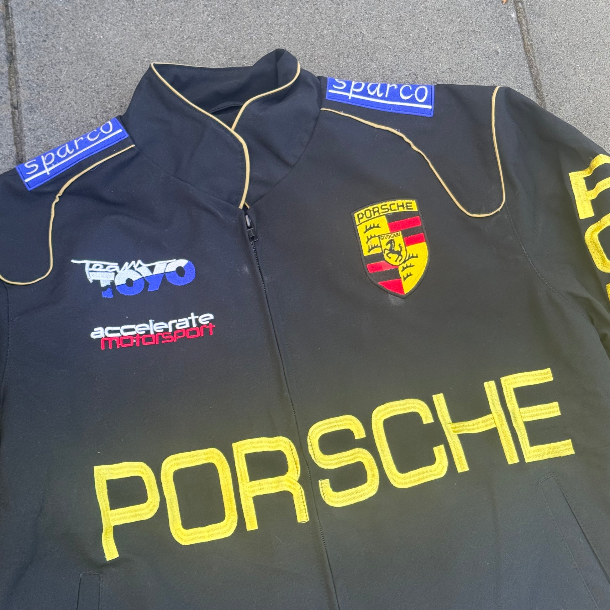 Porsche streetwear 00s racing jacket – Close-up 1