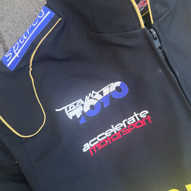 Detailansicht: Sourced limited accessories and clothes Porsche streetwear 00s racing jacket – Logo, Nähte oder Material