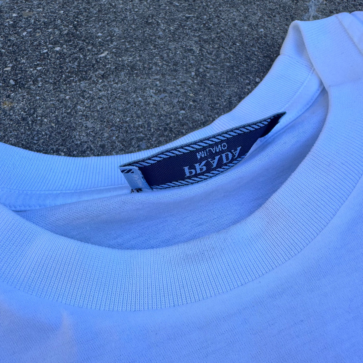 Prada white T-shirt with bag – Close-up 4